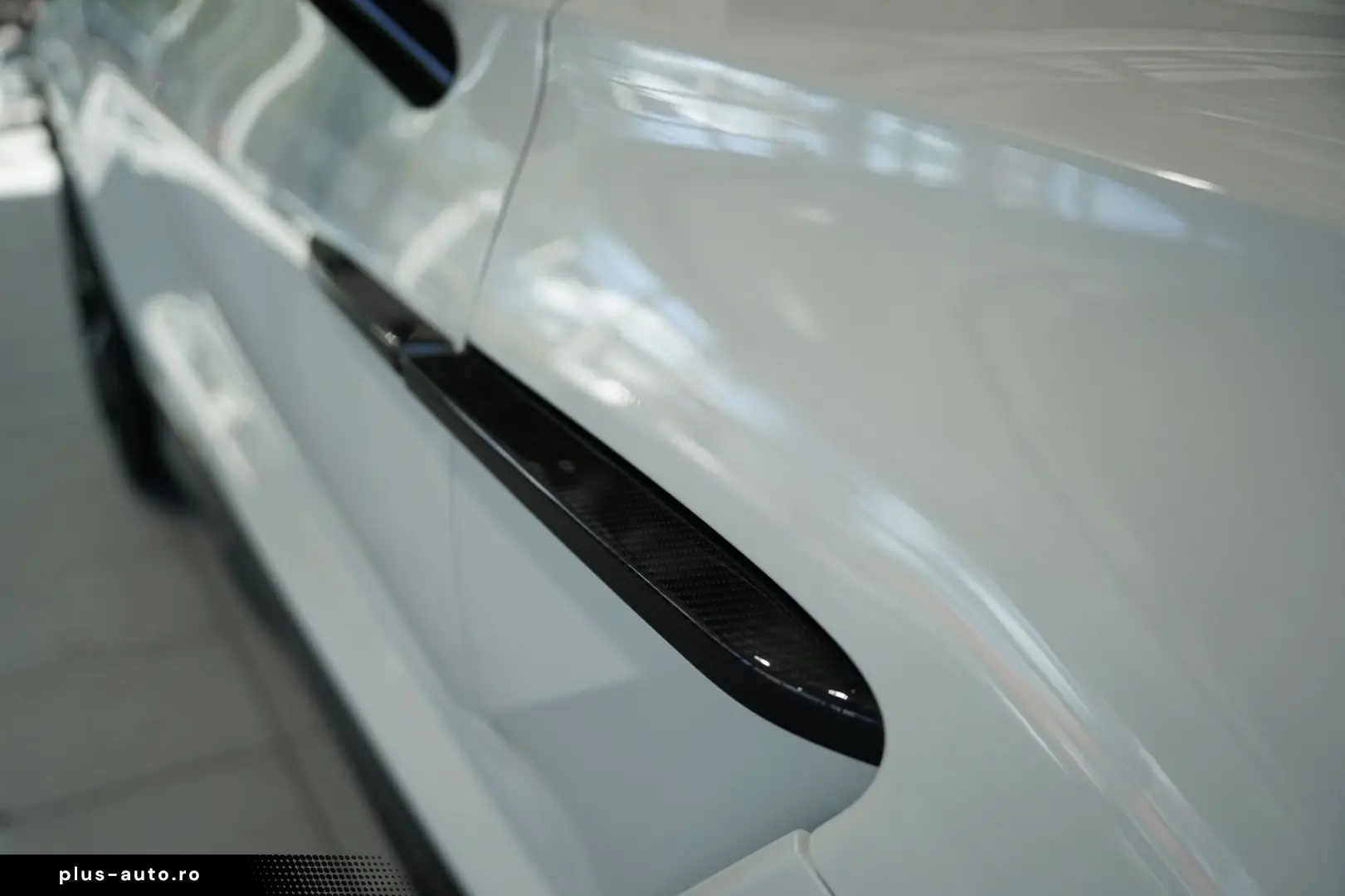 ASTON MARTIN DBX 707 4.0 V8  Carbon .  23