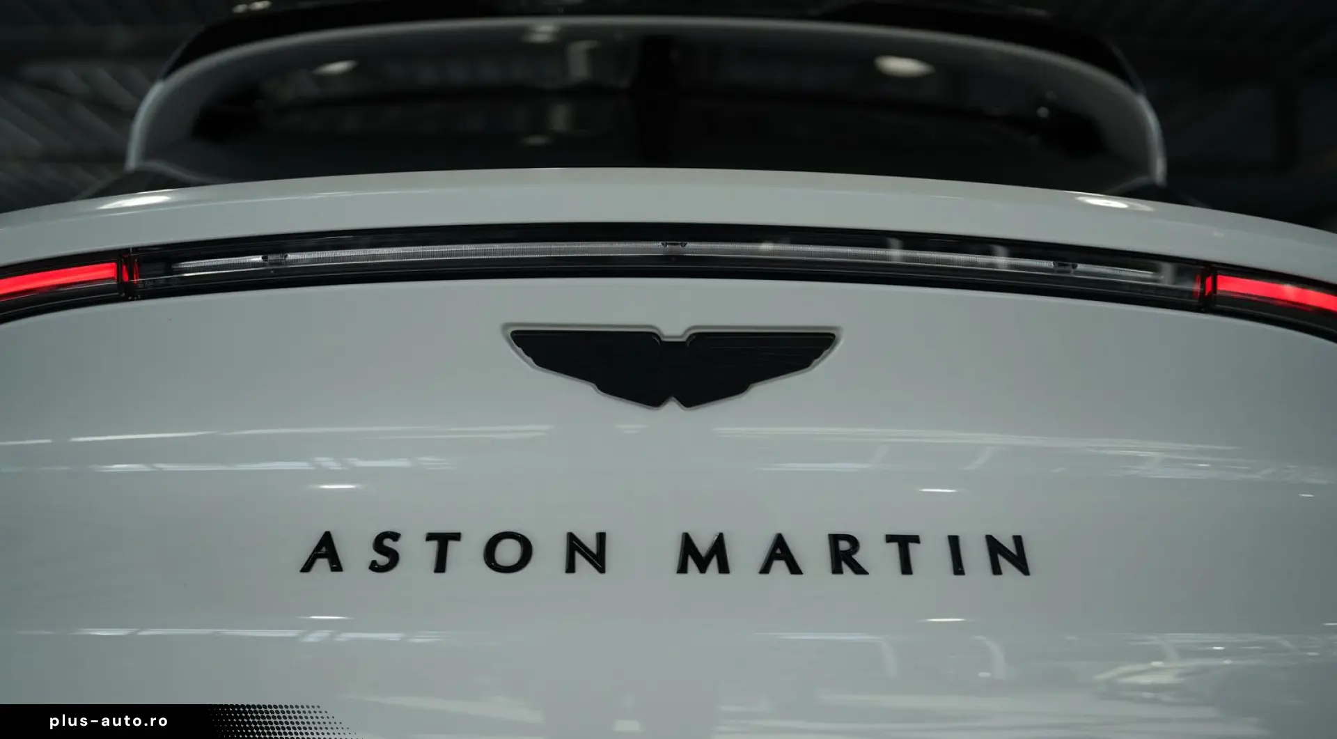 ASTON MARTIN DBX 707 4.0 V8  Carbon .  23
