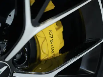 ASTON MARTIN DBX 707 4.0 V8  Carbon .  23