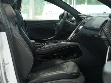 ASTON MARTIN DBX 707 4.0 V8  Carbon .  23