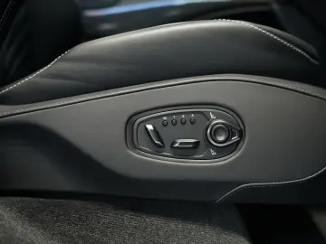 ASTON MARTIN DBX 707 4.0 V8  Carbon .  23