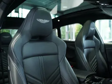 ASTON MARTIN DBX 707 4.0 V8  Carbon .  23