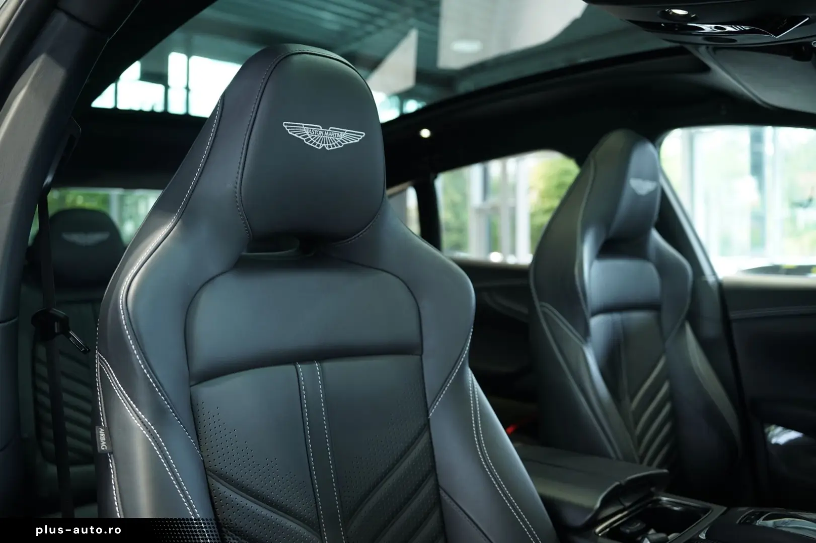ASTON MARTIN DBX 707 4.0 V8  Carbon .  23