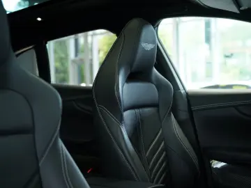 ASTON MARTIN DBX 707 4.0 V8  Carbon .  23