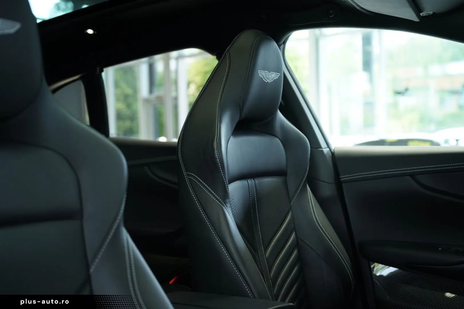 ASTON MARTIN DBX 707 4.0 V8  Carbon .  23