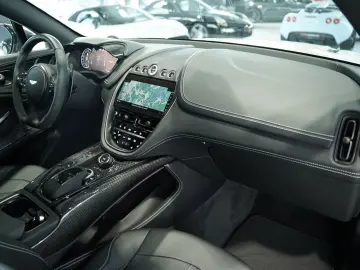 ASTON MARTIN DBX 707 4.0 V8  Carbon .  23