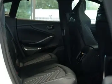 ASTON MARTIN DBX 707 4.0 V8  Carbon .  23