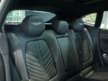 ASTON MARTIN DBX 707 4.0 V8  Carbon .  23