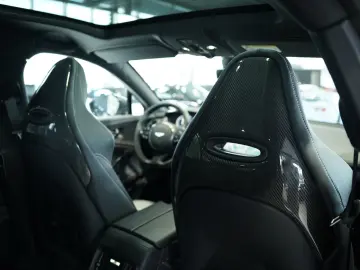 ASTON MARTIN DBX 707 4.0 V8  Carbon .  23