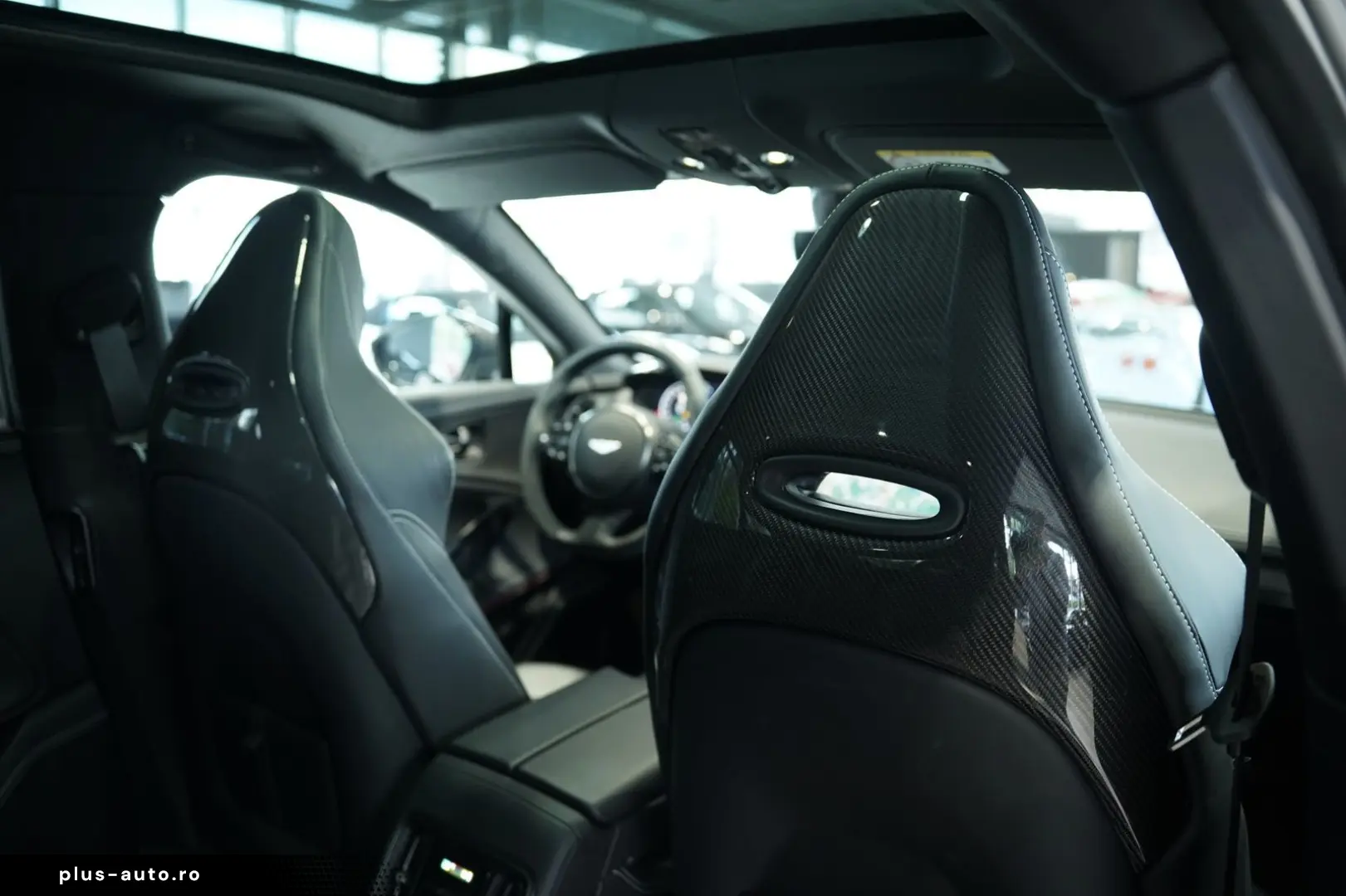 ASTON MARTIN DBX 707 4.0 V8  Carbon .  23