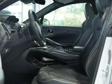 ASTON MARTIN DBX 707 4.0 V8  Carbon .  23