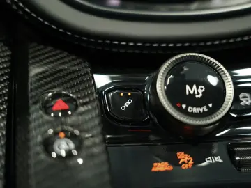 ASTON MARTIN DBX 707 4.0 V8  Carbon .  23