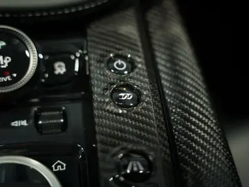ASTON MARTIN DBX 707 4.0 V8  Carbon .  23