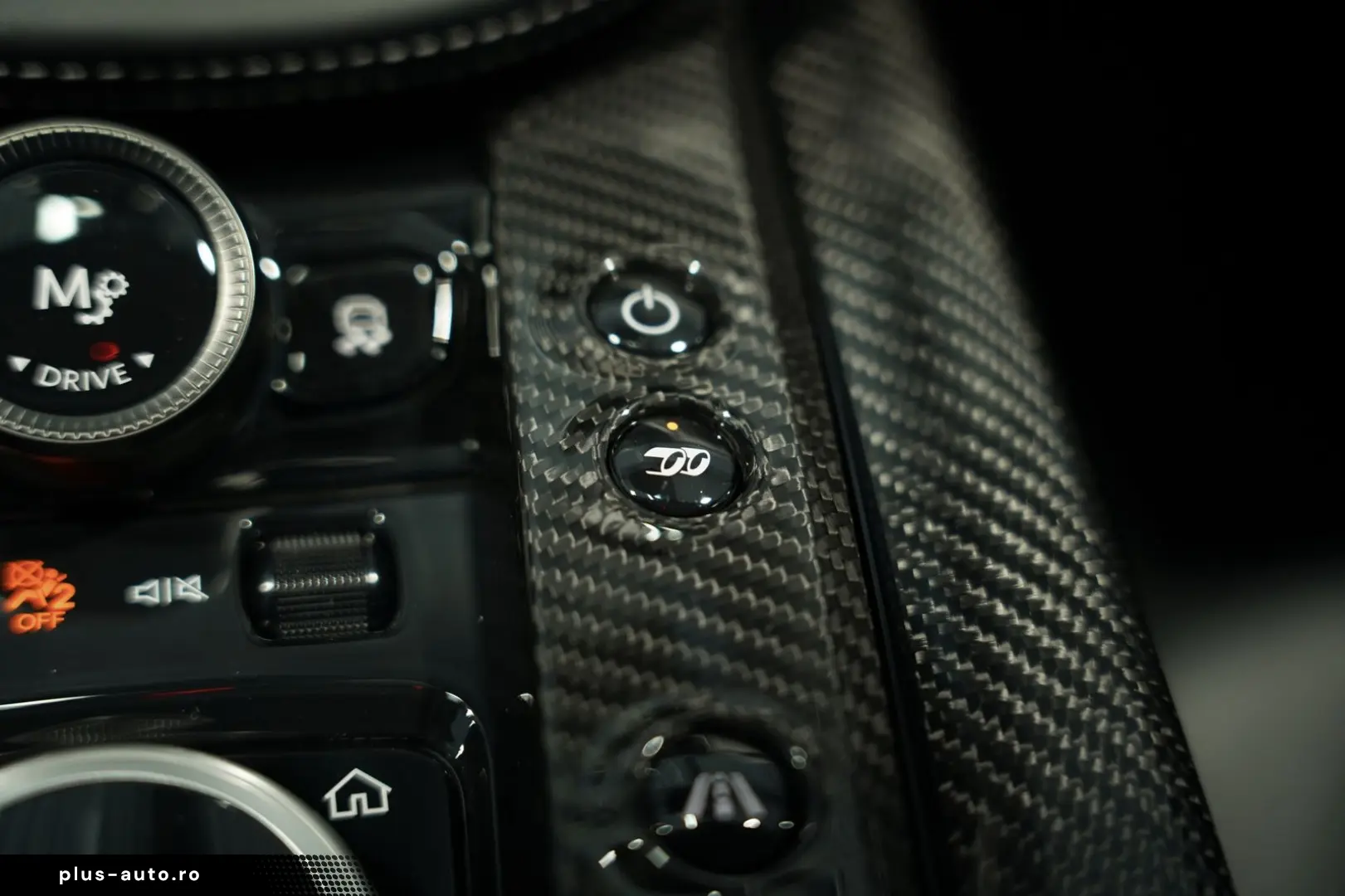 ASTON MARTIN DBX 707 4.0 V8  Carbon .  23