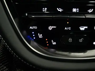 ASTON MARTIN DBX 707 4.0 V8  Carbon .  23