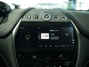 ASTON MARTIN DBX 707 4.0 V8  Carbon .  23