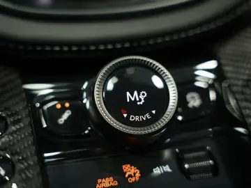 ASTON MARTIN DBX 707 4.0 V8  Carbon .  23