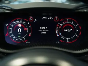 ASTON MARTIN DBX 707 4.0 V8  Carbon .  23