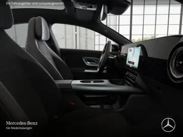 Mercedes-Benz CLA 200 AMG Pano Multibeam Distr. Night