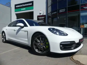 PORSCHE Panamera 4 E-Hybrid Executive PANO HUD CHRONO
