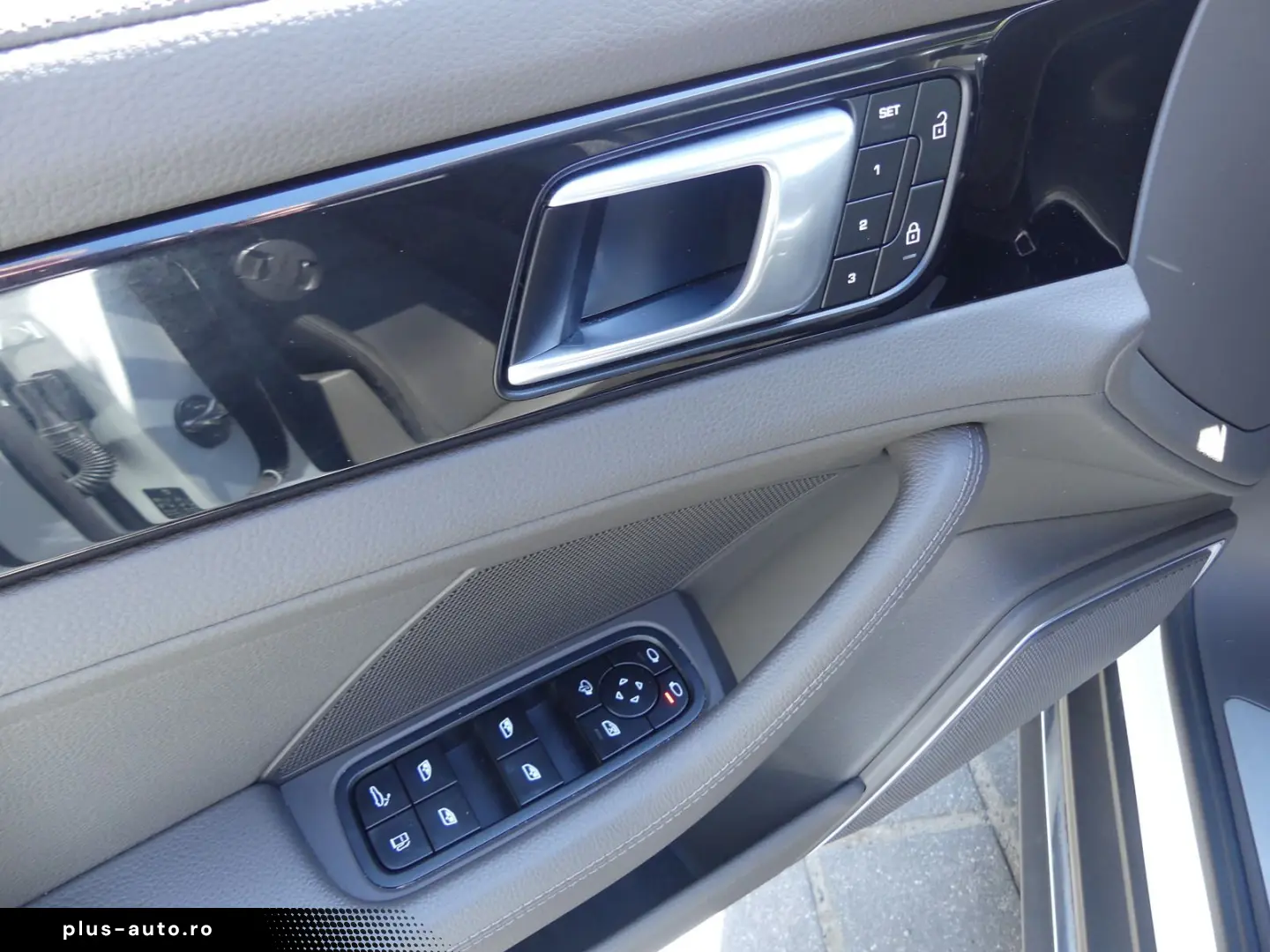 PORSCHE Panamera 4 E-Hybrid Executive PANO HUD CHRONO