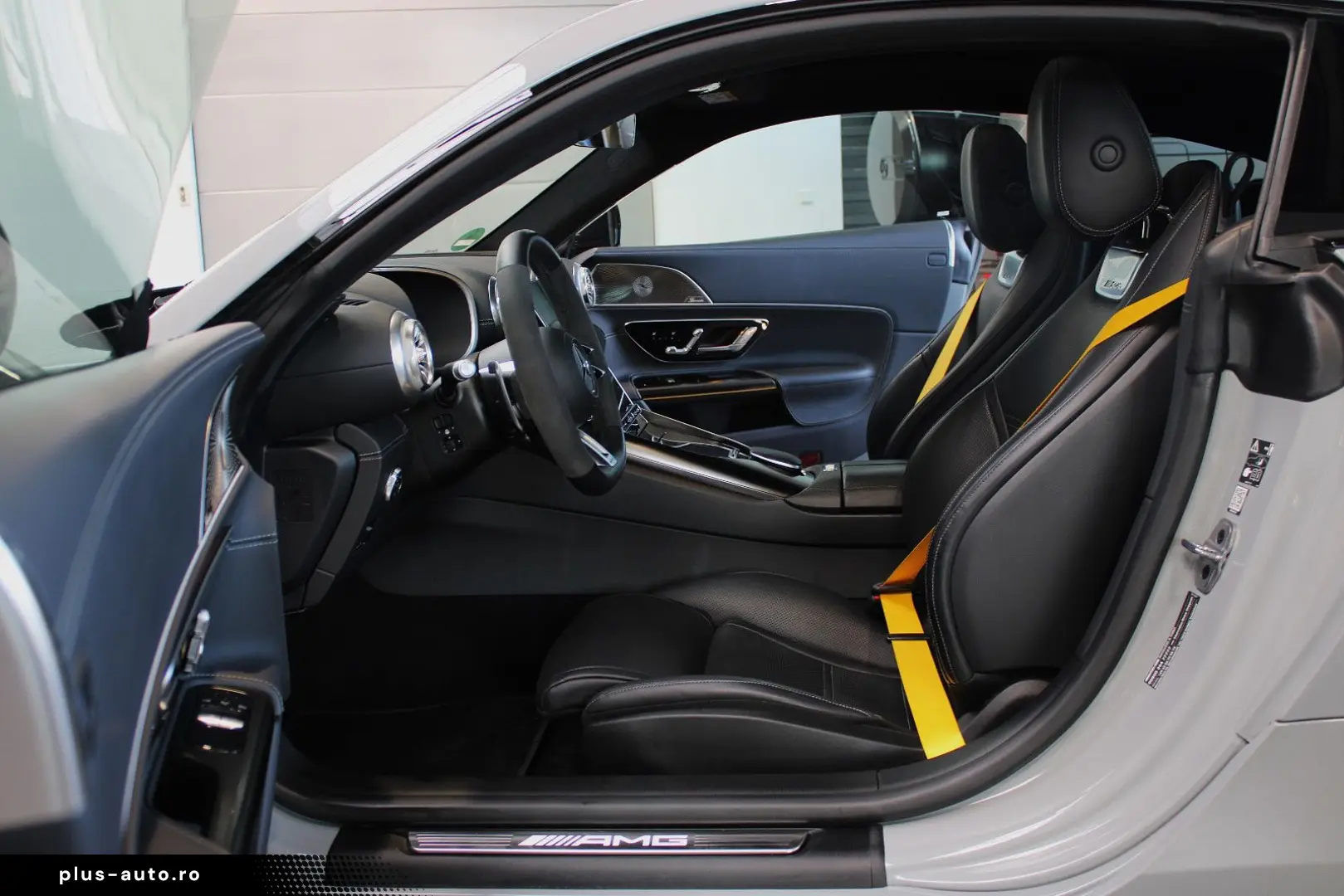 MERCEDES-BENZ AMG GT 63 4M  COUPE ALPINGRAU CARBON 21