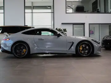 MERCEDES-BENZ AMG GT 63 4M  COUPE ALPINGRAU CARBON 21