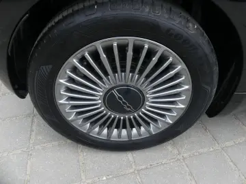 FIAT 500e Icon 70 KW NAVI DAB SPURHALT