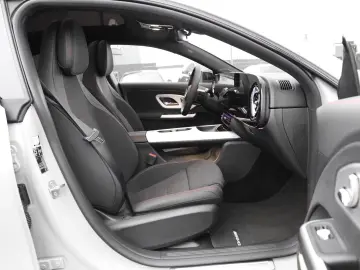 Mercedes-Benz CLA 200 AMG Night Panorama Superscreen Kamera