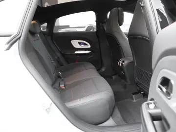 Mercedes-Benz CLA 200 AMG Night Panorama Superscreen Kamera