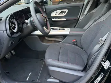 Mercedes-Benz CLA 200 AMG Night Superscreen