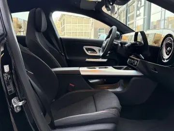 Mercedes-Benz CLA 200 AMG Night Superscreen