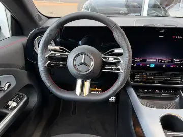 Mercedes-Benz CLA 200 AMG Night Superscreen