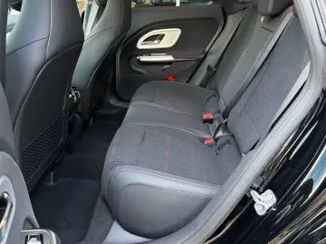 Mercedes-Benz CLA 200 AMG Night Superscreen