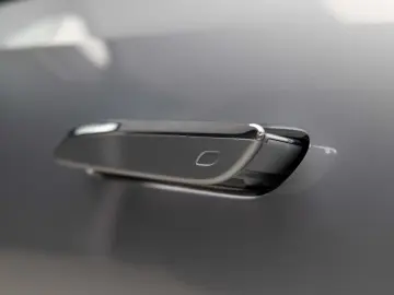 Mercedes-Benz E 200 4MATIC NEW MODELL