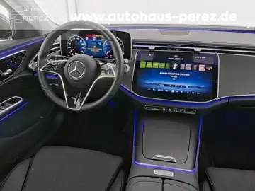 MERCEDES-BENZ E 200 4Matic AVANTGARDE DIGI LIGHT-360…