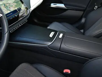 MERCEDES-BENZ E 300 e 4M Avantgarde Advanced  LED Ka…