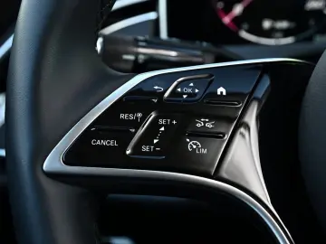 MERCEDES-BENZ E 300 e 4M Avantgarde Advanced  LED Ka…