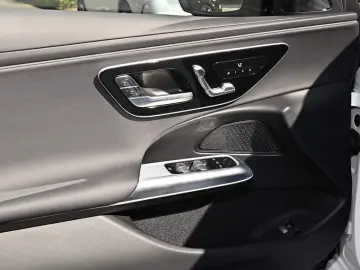 MERCEDES-BENZ E 300 e 4M Avantgarde Advanced  LED Ka…