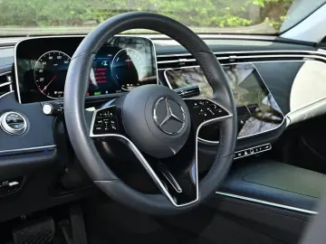 MERCEDES-BENZ E 300 e 4M Avantgarde Advanced  LED Ka…