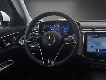 MERCEDES-BENZ E 200 4M Avantgarde-Advanced  360 -Kam…