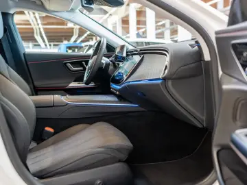 MERCEDES-BENZ E 220 d 4M Avantgarde Advanced  LED Ka…