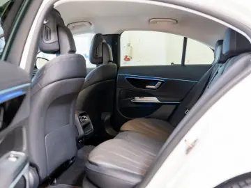 MERCEDES-BENZ E 220 d 4M Avantgarde Advanced  LED Ka…