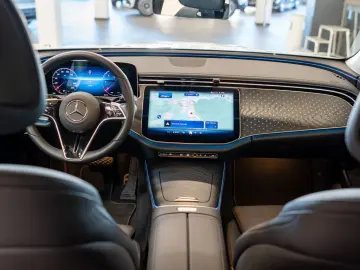 MERCEDES-BENZ E 220 d 4M Avantgarde Advanced  LED Ka…