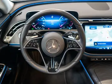 MERCEDES-BENZ E 220 d 4M Avantgarde Advanced  LED Ka…