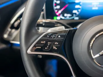 MERCEDES-BENZ E 220 d 4M Avantgarde Advanced  LED Ka…