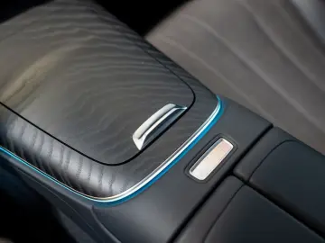 MERCEDES-BENZ E 220 d 4M Avantgarde Advanced  LED Ka…