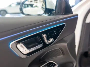 MERCEDES-BENZ E 220 d 4M Avantgarde Advanced  LED Ka…