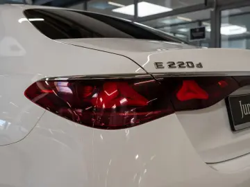 MERCEDES-BENZ E 220 d 4M Avantgarde Advanced  LED Ka…
