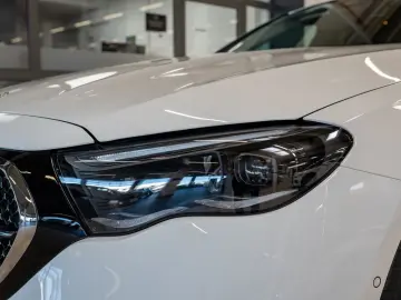 MERCEDES-BENZ E 220 d 4M Avantgarde Advanced  LED Ka…